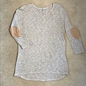 Cream lightweight sweater w/ suede elbow patches